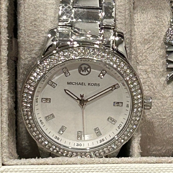 NWT!! MICHAEL KORS Mini Tibby Pavé Silver-Tone Watch and Bracelet Gift Set - Picture 5 of 8